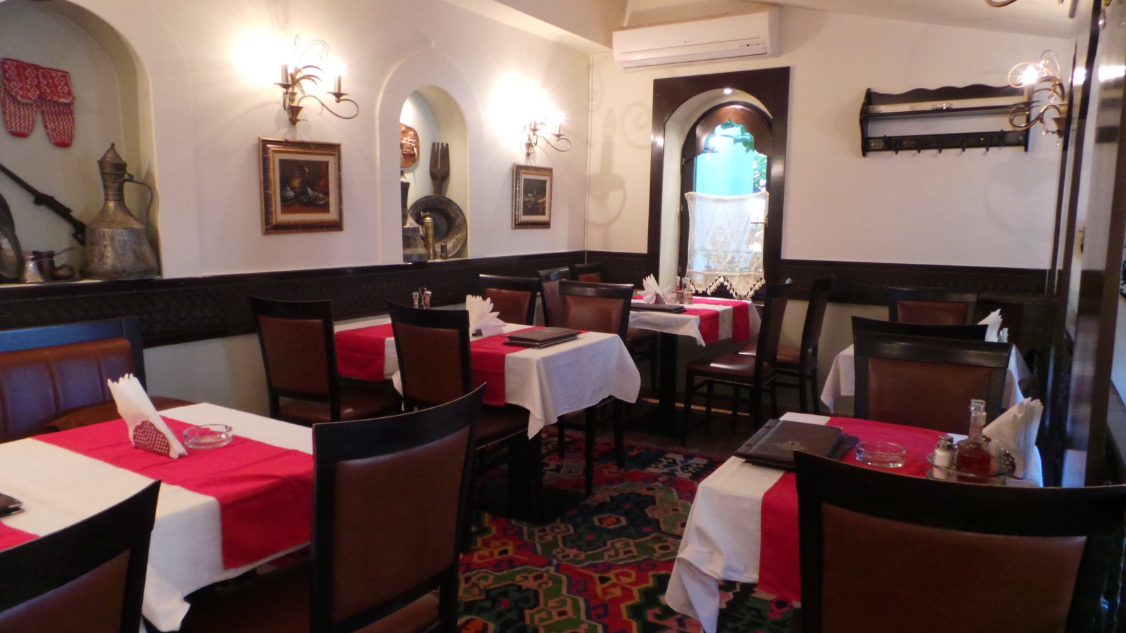 Sadrvan Restaurant04